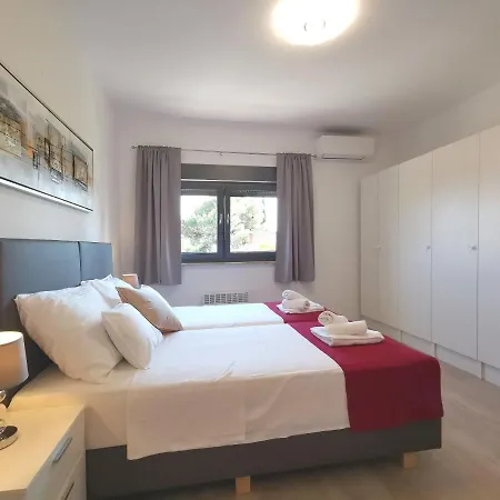 Appartamento Pineta With Terrace & Park Wood View