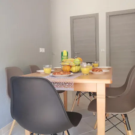Apartment Pineta With Terrace & Park Wood View