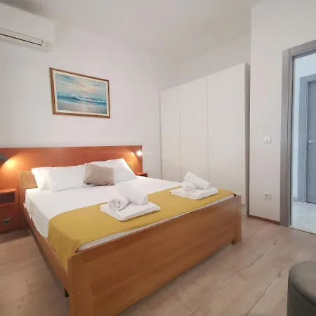 Apartment Pineta With Terrace & Park Wood View *