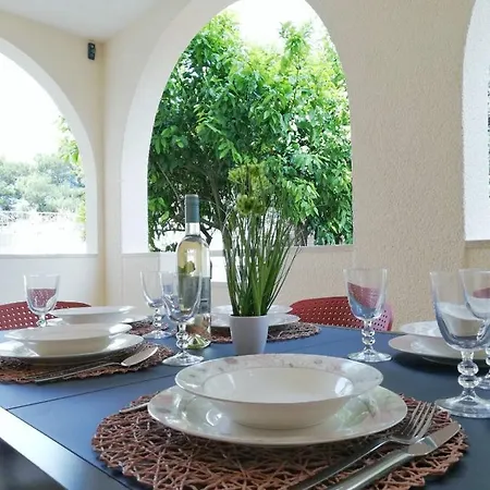 Pineta With Terrace & Park Wood View Apartment Pula