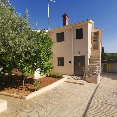 Pineta With Terrace & Park Wood View Apartment *